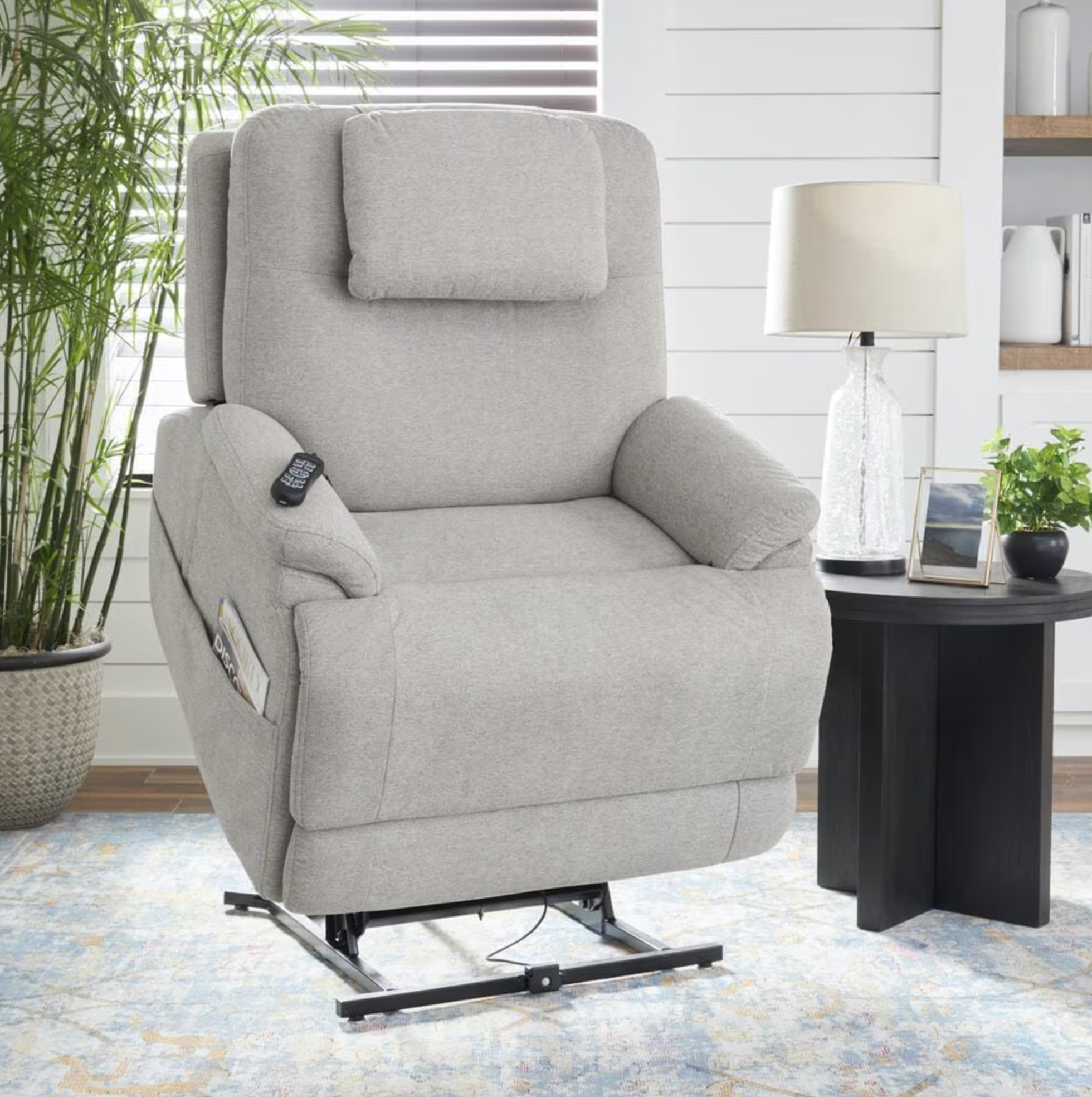 The Benefits of Lift Recliners: Comfort, Support, and Independence